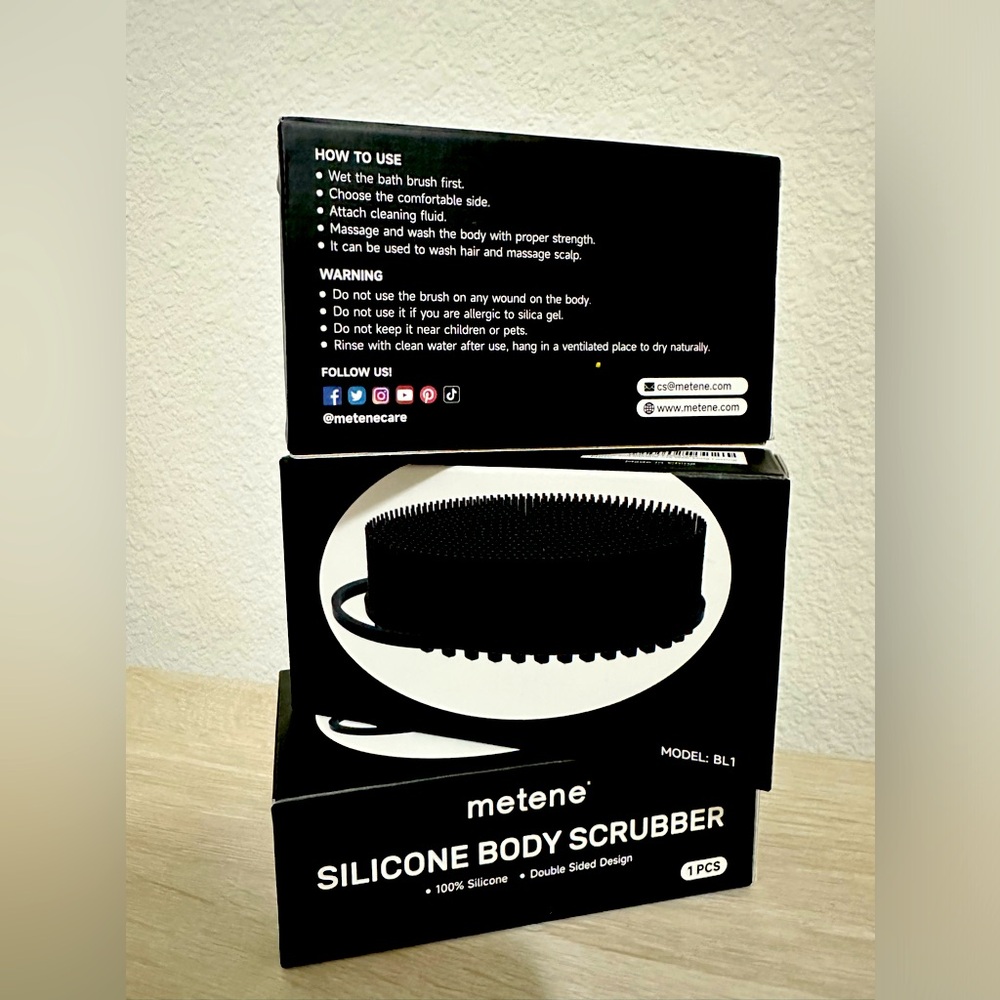 Silicone scrubber
